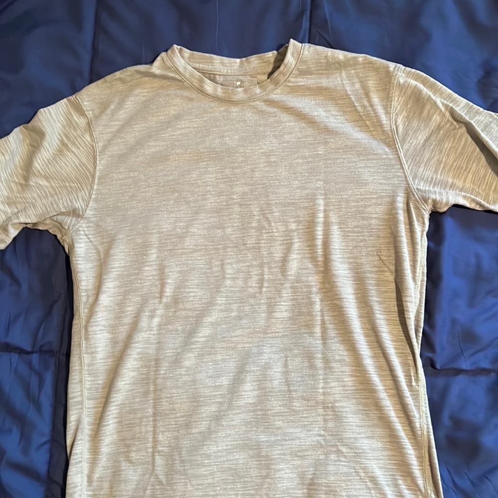 Small green fabletics workout shirt